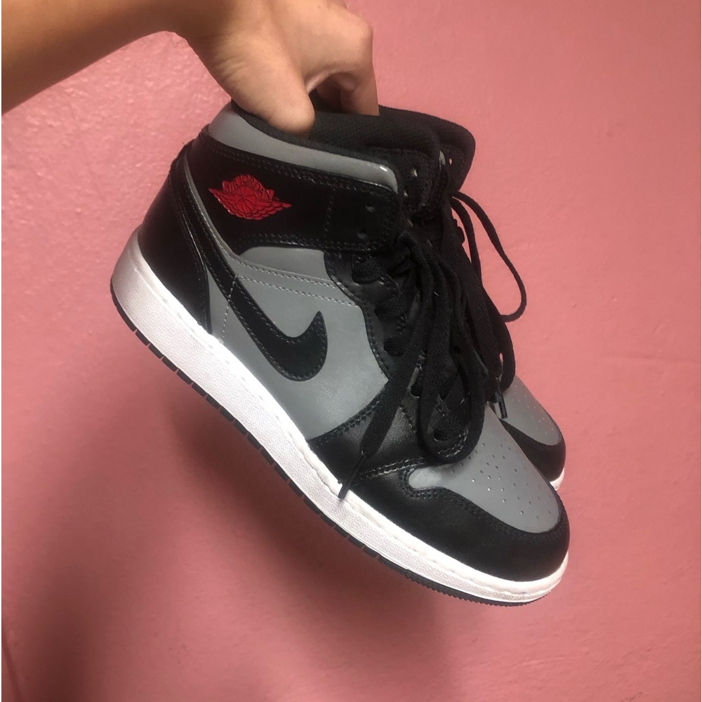 grey and black kids air jordan’s 1s